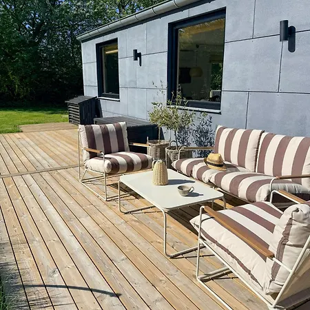 With Charming Interior On Langeland بيت للعطل *